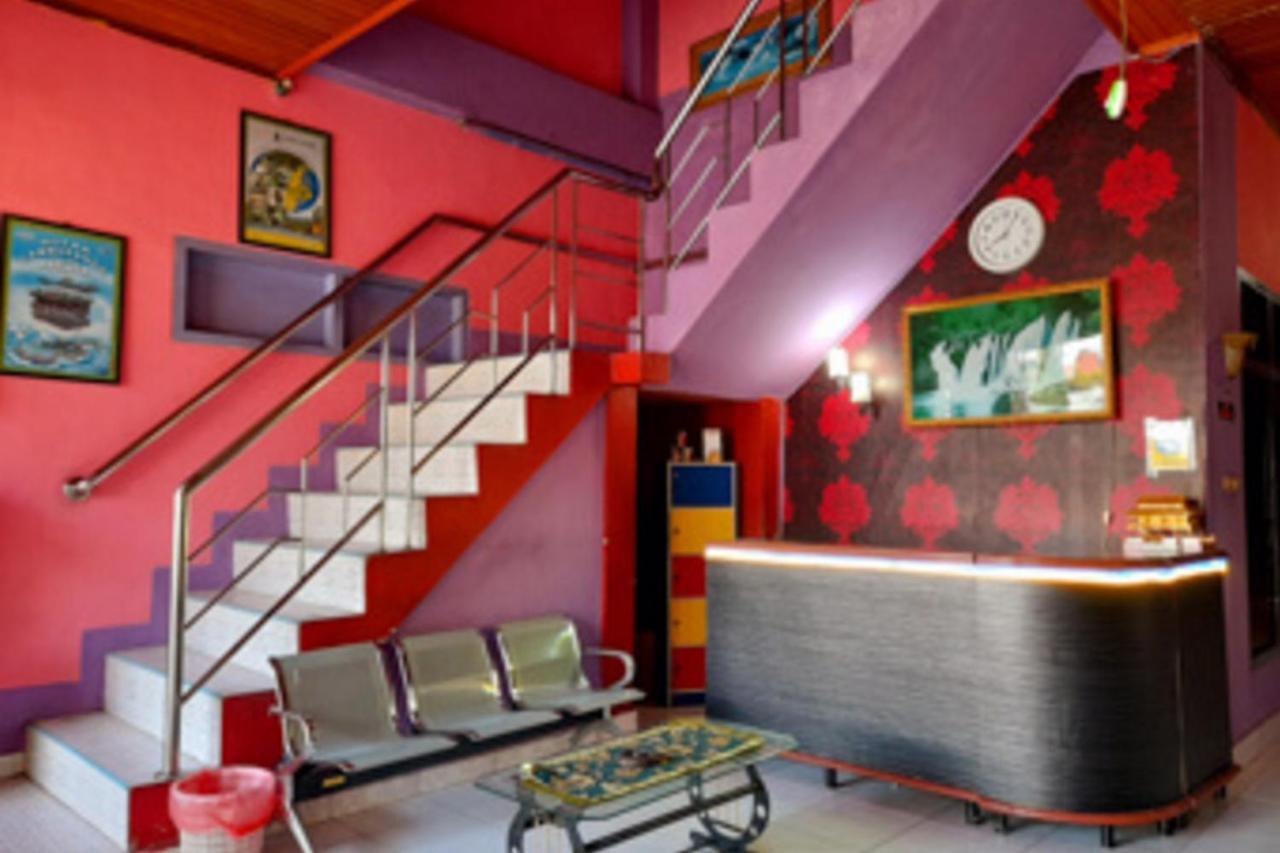 Hotel Rosichan Bau Bau Mitra Reddoorz Baubau Exteriör bild