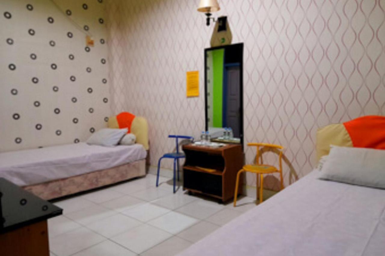 Hotel Rosichan Bau Bau Mitra Reddoorz Baubau Exteriör bild