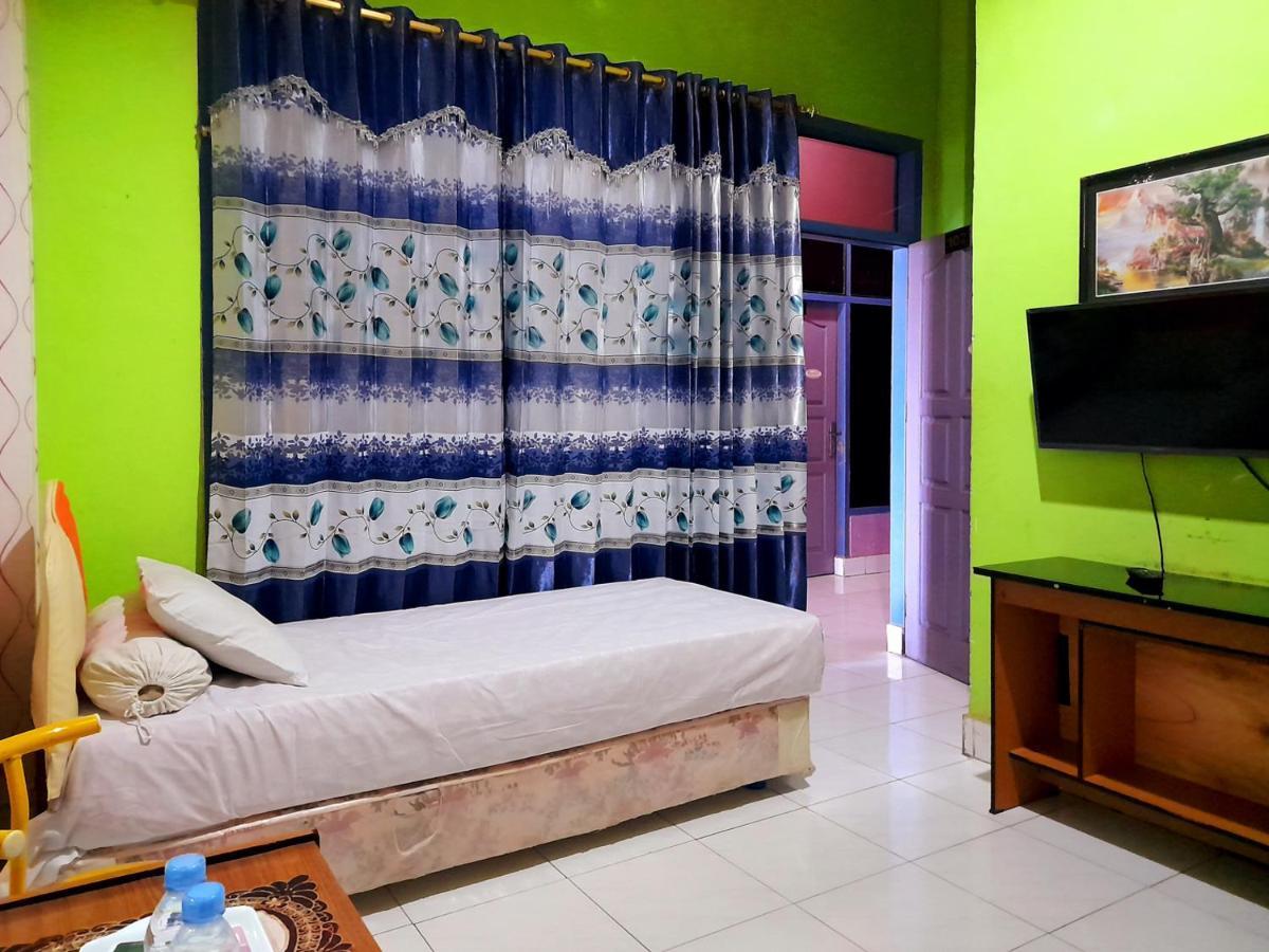 Hotel Rosichan Bau Bau Mitra Reddoorz Baubau Exteriör bild